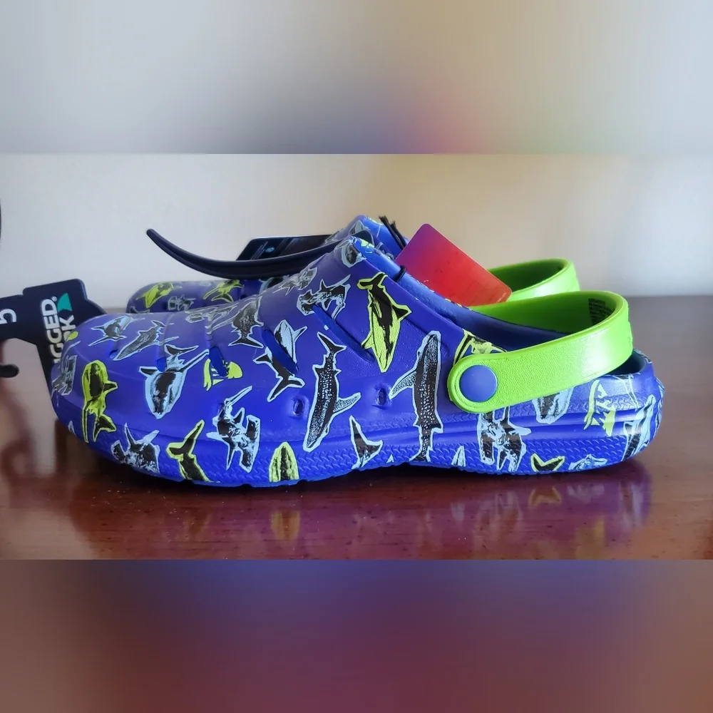 NWT‎ Rugged Shark Big Boys EVA Swivel Strap Clogs Size 5 Blue Green